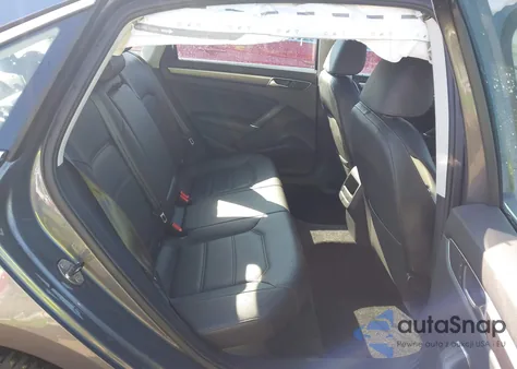 2017 Volkswagen Passat R-Line из США, поврежденный, VIN 1VWDT7A30HC059017